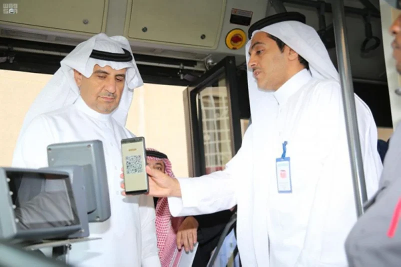 "المديفر" يتفقد خدمة النقل العام داخل الرياض
