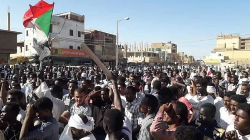الشرطة السودانية تفرق المتظاهرين بالغاز المسيل للدموع في الخرطوم