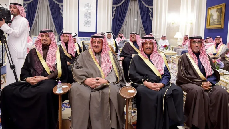 أمير الرياض يستقبل الأمراء وجمعاً من المواطنين
