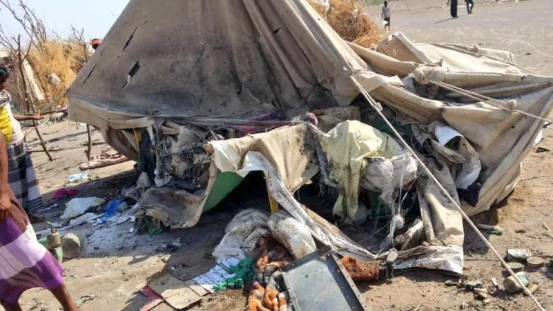 ببصمات إيرانية.. "الحوثي" يرفض السلام ويقصف مخيم نازحين في الخوخة