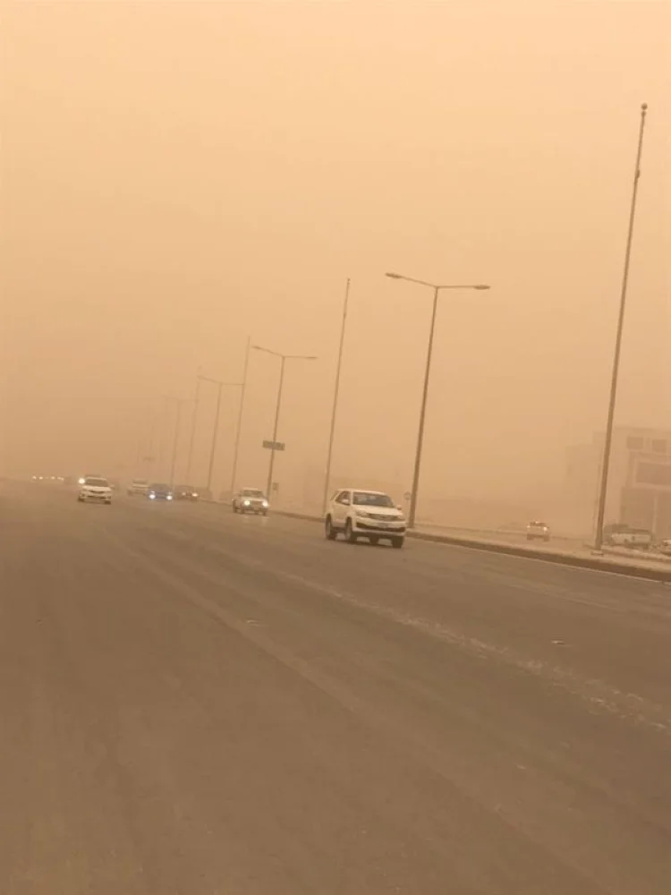 غبار كثيف على طرق الرياض.. و"أمن الطرق" يحذر