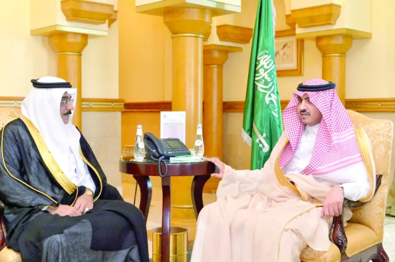 نائب أمير مكة يطلع على المشروعات الجامعية بالطائف