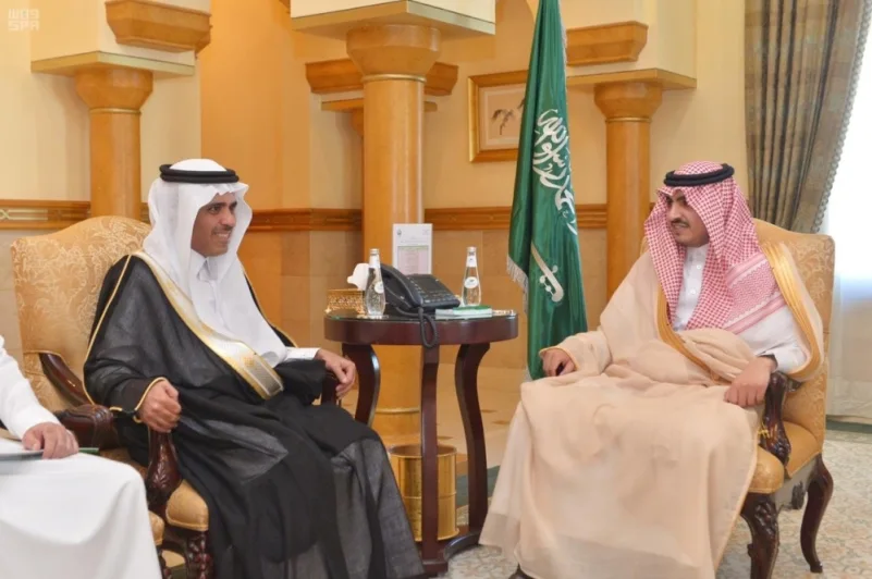 نائب أمير مكة يطلع على برامج التوطين بالمحال التجارية
