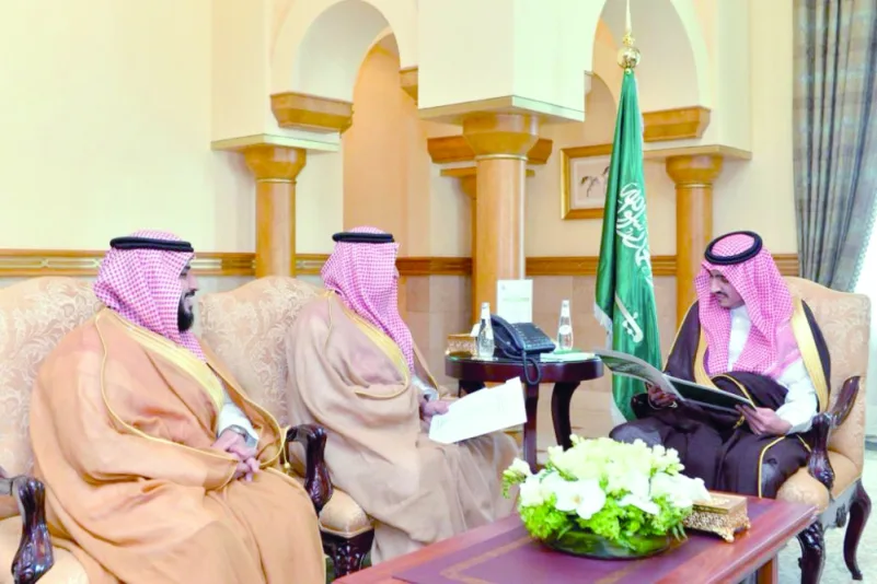 نائب أمير مكة يستقبل الشهري ويطلع على منظومة الخدمة الكهربائية