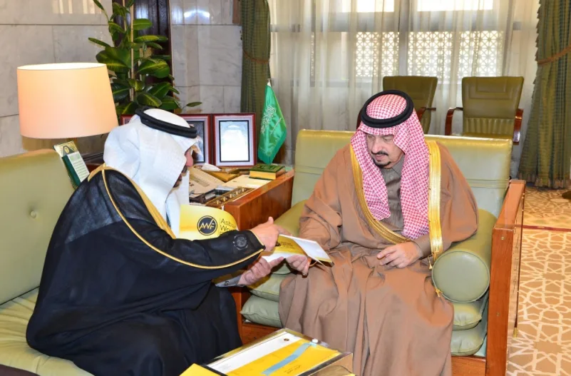 أمير الرياض يستقبل رئيس مركز أسبار للدراسات والبحوث والإعلام