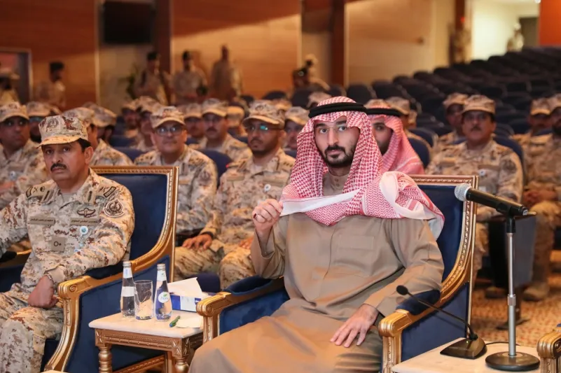 وزير الحرس الوطني يتفقد كلية الملك خالد العسكرية ومدينة الأمير بدر السكنية