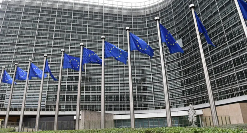 المفوضية الأوروبية تدعو إلى الحذر في منح جوازات السفر للأجانب