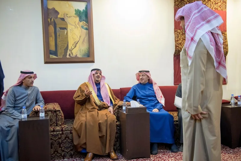 نائب أمير الرياض يقدم العزاء لأسرة الشلهوب