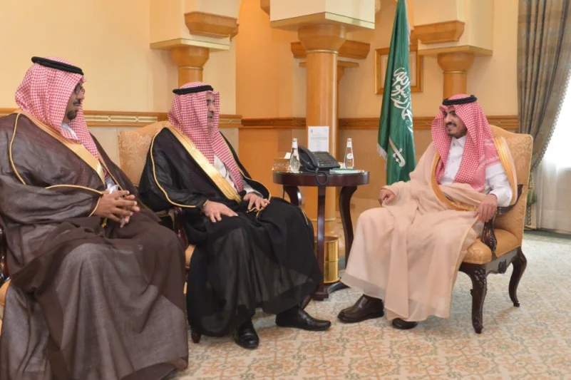 الأمير بدر بن سلطان يستقبل مدير فرع الإعلام بمكة المكرمة