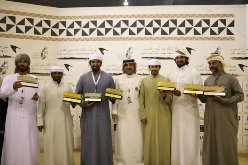 صقارو الإمارات يواصلون تألقهم في مهرجان الملك عبدالعزيز للصقور