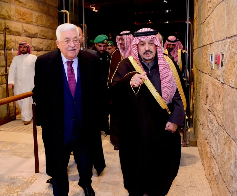 الرئيس الفلسطيني يزور حي الطريف التاريخي
