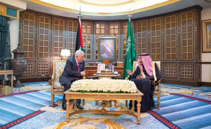خادم الحرمين الشريفين يعقد جلسة مباحثات مع رئيس دولة فلسطين