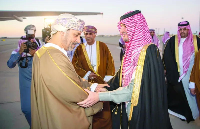 وزير الداخلية بسلطنة عمان يصل إلى الرياض