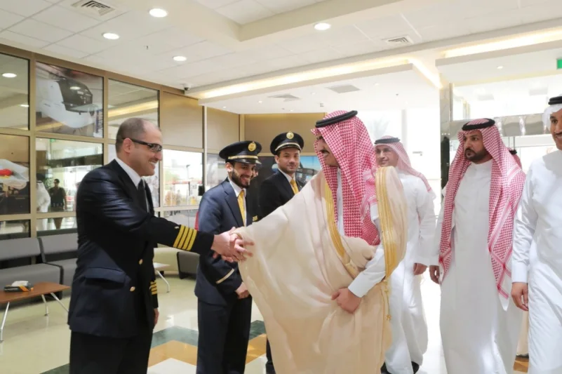 أمير مكة بالنيابة يزور أكاديمية الأمير سلطان لعلوم الطيران بجدة