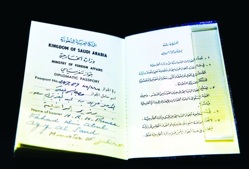 «جواز سفر» و « ساعة يد» تجذبان رواد معرض الملك فهد
