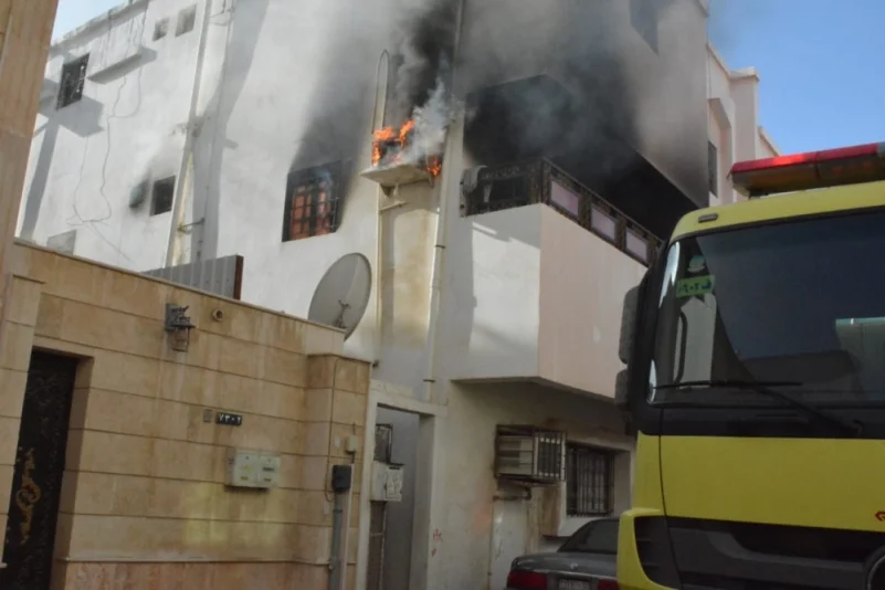 إصابة 7 أشخاص بالاختناق إثر حريق في جدة