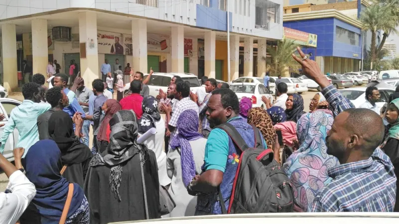 البشير: الأزمات التي يعيشها السودان «بلاء»