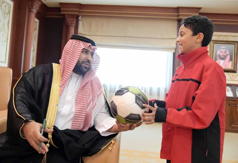 محمد بن عبدالعزيز يطلق منافسات دوري مدارس التعليم لكرة القدم بجازان