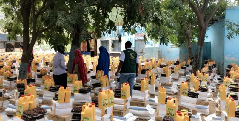 "سلمان للإغاثة" يوزع الغذاء لمتضرري فيضانات الصومال