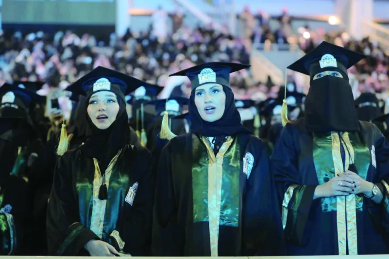 نائب أمير مكة يشهد تخرج 14661 طالبًا وطالبة بجامعة الطائف