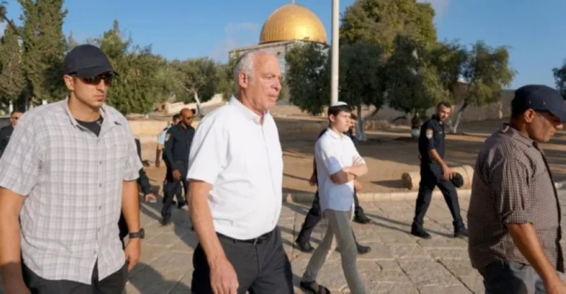 يهود يقتحمون الأقصى بمشاركة وزير زراعة دولة الاحتلال