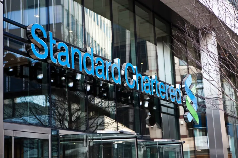 وزير الاقتصاد ومحافظ "النقد" يثمنان خطوة الترخيص لبنك "ستاندرد تشارترد"
