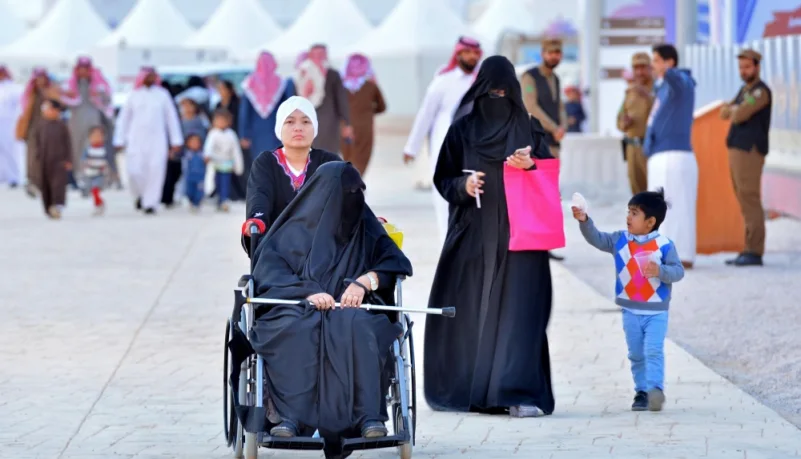 القرية السعودية تجذب زوار مهرجان الملك عبدالعزيز للإبل