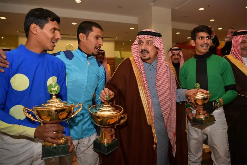 أمير الرياض يرعى حفل السباق السنوي على كأسي خادم الحرمين فئة (1)