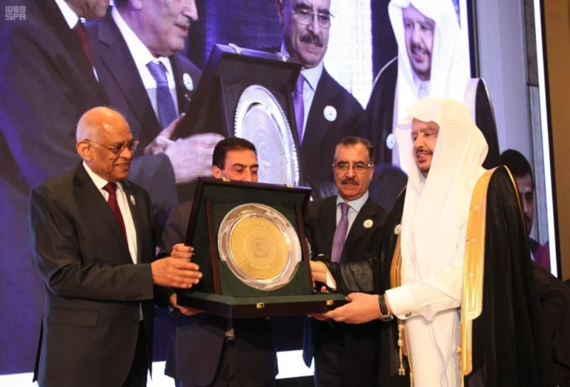 رئيس الشورى يتسلم جائزة التميز من الاتحاد البرلماني العربي