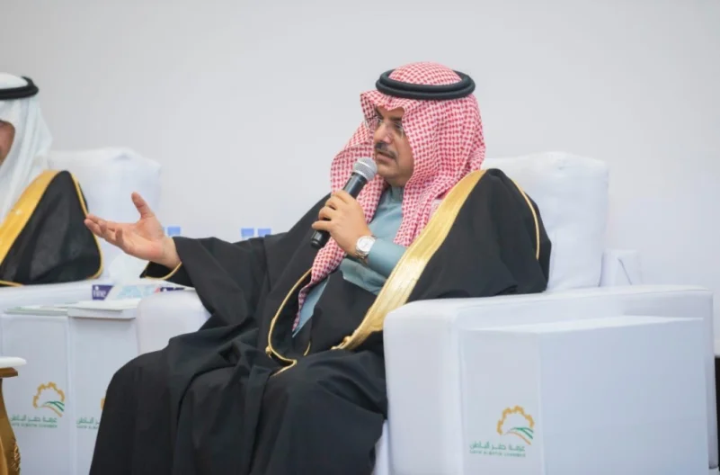 منصور بن محمد يلتقى رجال الأعمال بحفر الباطن
