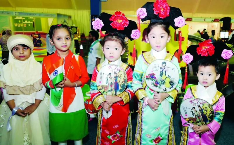 الأطفال يزينون مهرجان الثقافات والشعوب بالمدينة