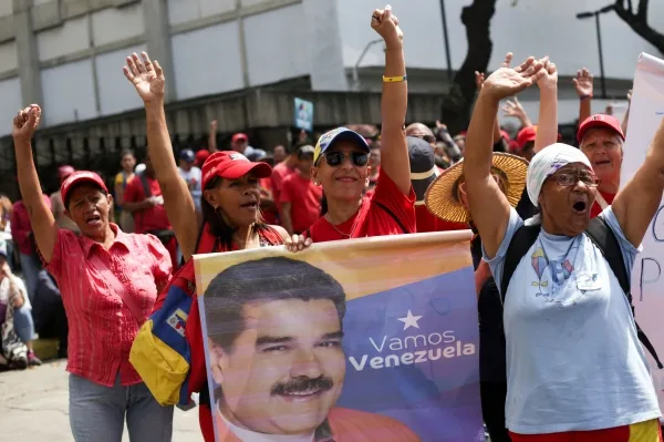 تظاهرات للحكومة والمعارضة في فنزويلا بعد انقطاع التيار الكهربائي