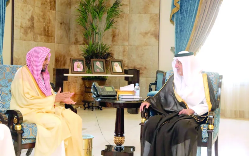 أمير مكة يستقبل الأمين العام السابق لهيئة لكتاب والسنة