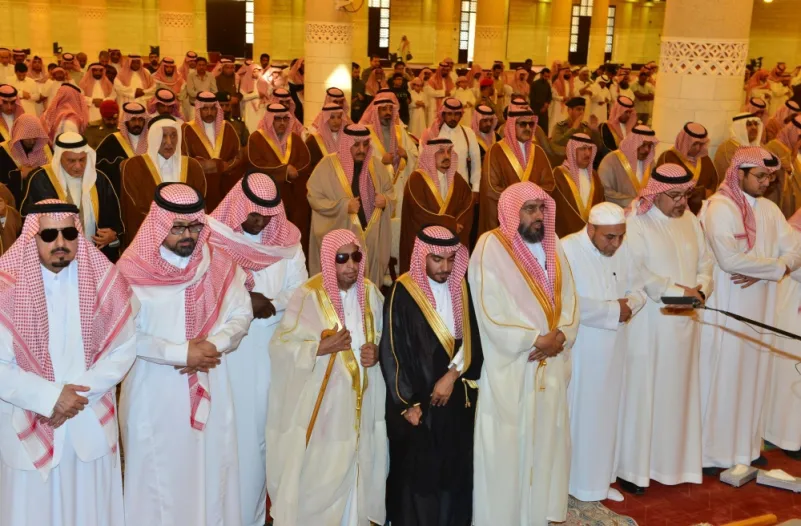 الأمراء يؤدون صلاة الميت على الأميرة البندري بنت عبدالرحمن