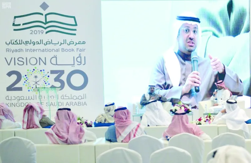 الشيخ خليفة يستعيد النظرة التاريخية لمتحف البحرين في معرض كتاب الرياض