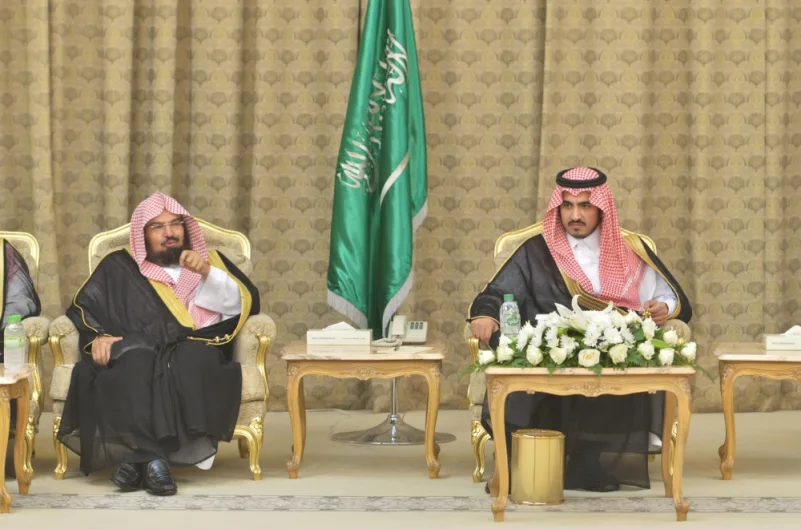 نائب أمير مكة يلتقي عدداً من العلماء والأئمة والمشايخ