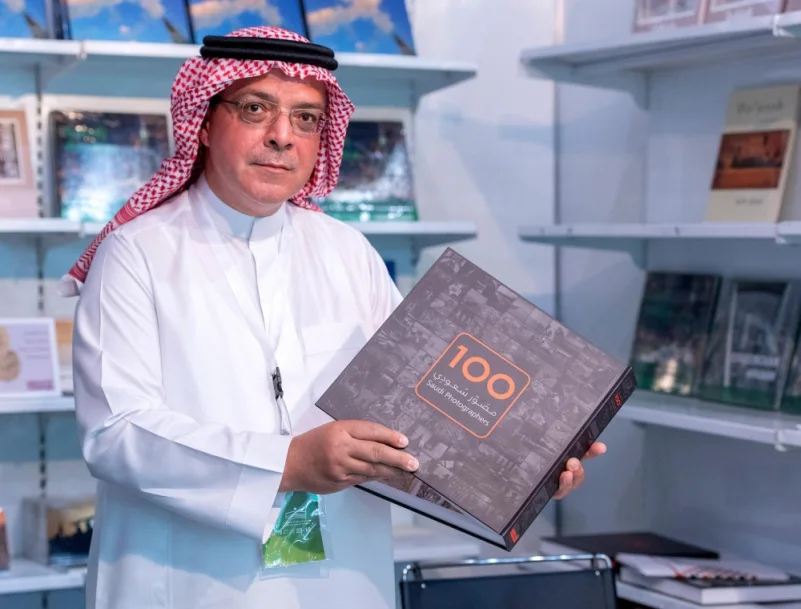 100 مصور سعودي.. يلفت زوار "كتاب الرياض"