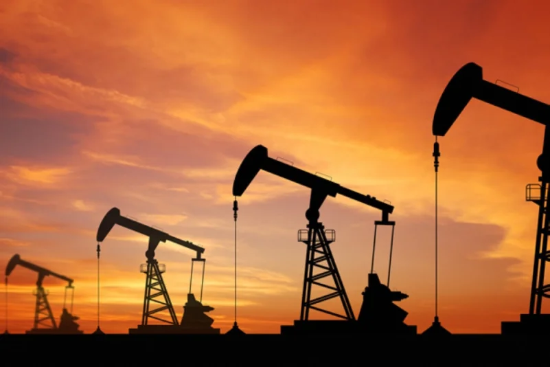 خفض الإمداد النفطي يصعد بأسعار النفط