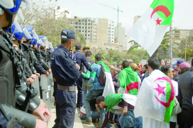 جزائريون يرفضون «أخونة» الحراك السلمي