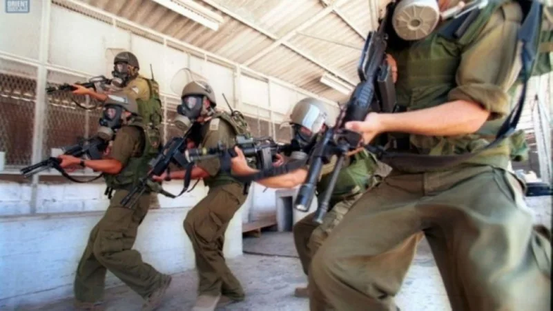 إصابة عشرات الأسرى الفلسطينيين في اعتداء للقوات الإسرائيلية على سجن النقب
