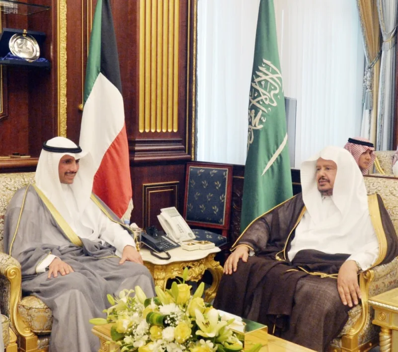رئيس الشورى يعقد جلسة مباحثات مع رئيس مجلس الأمة الكويتي