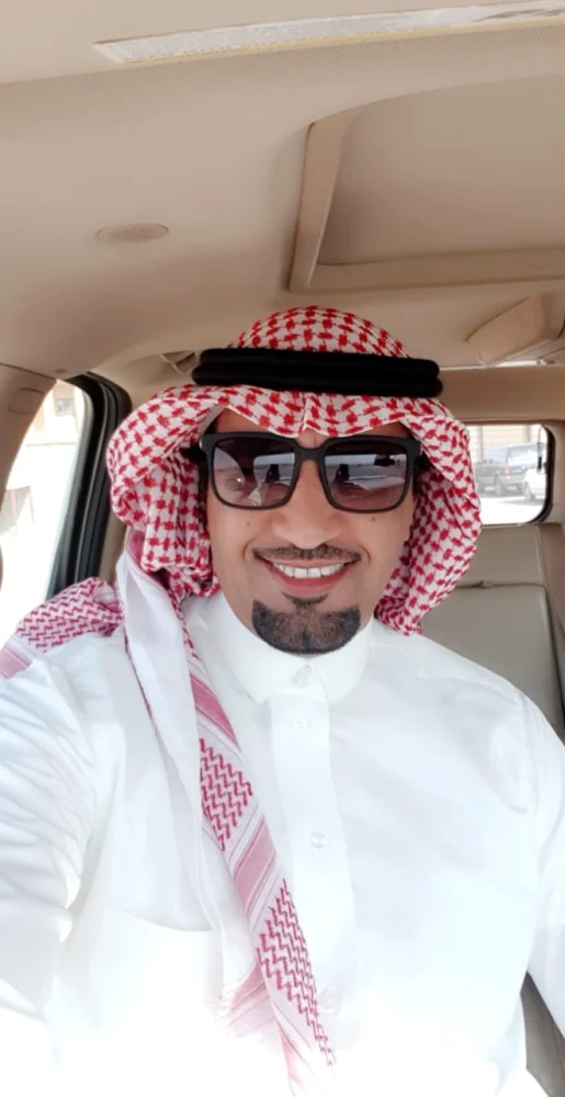 العنزي : لاعب الخليج تلفظ على حكم الراية وأكمل المباراة دون عقاب