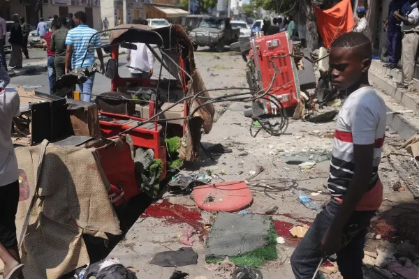 15 قتيلاً جراء تفجير استهدف مطعماً في مقديشو