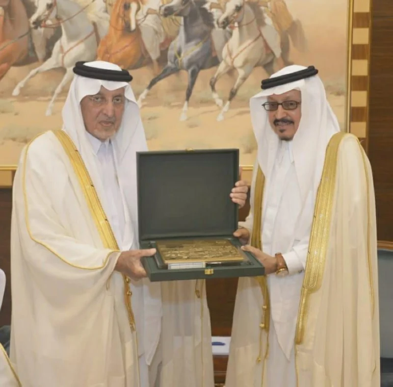 نائب رئيس مجلس الشورى يتسلم جائزة مجلس أمير منطقة مكة المكرمة