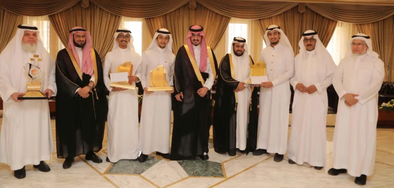 أمير مكة بالنيابة يكرم الفائزين ببطولة "فرسان التعليم"