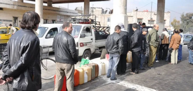 أزمة جديدة في دمشق.. البنزين بعد الغاز والمازوت بكميات يومية