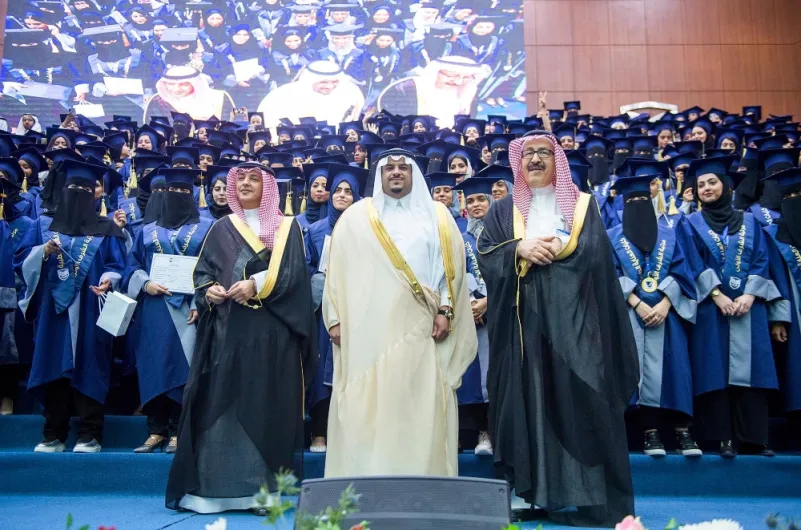 نائب أمير الرياض يرعى حفل تخريج طلبة كليات العناية الطبية وافتتاح مباني الكليات