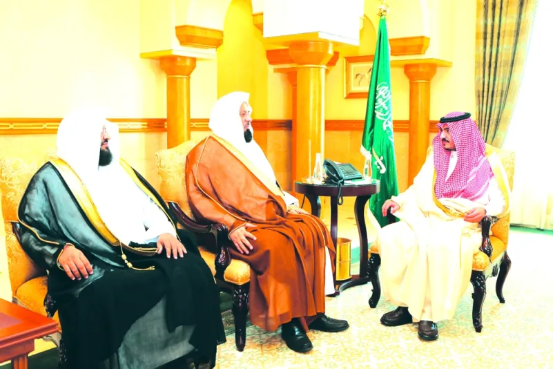 أمير مكة بالنيابة يتسلم تقرير مؤتمر «نهج السلف الصالح»