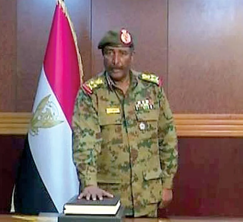 تعيين قادة الفرق العسكرية في المجلس الانتقالي
