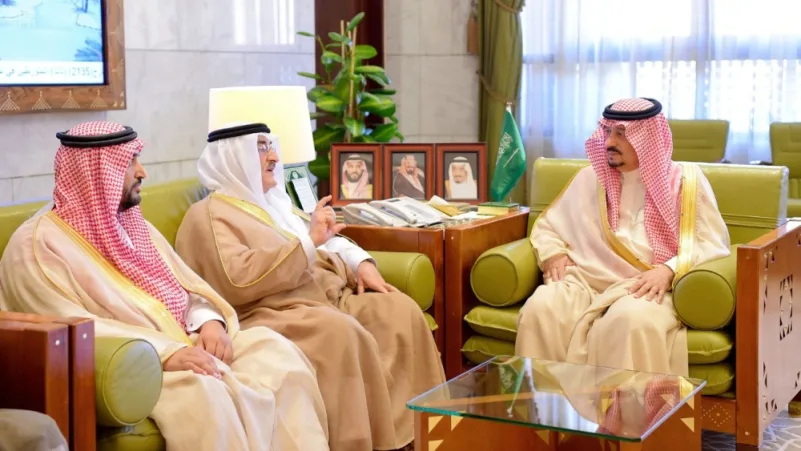 أمير الرياض يستقبل رئيس جمعية "إيثار"